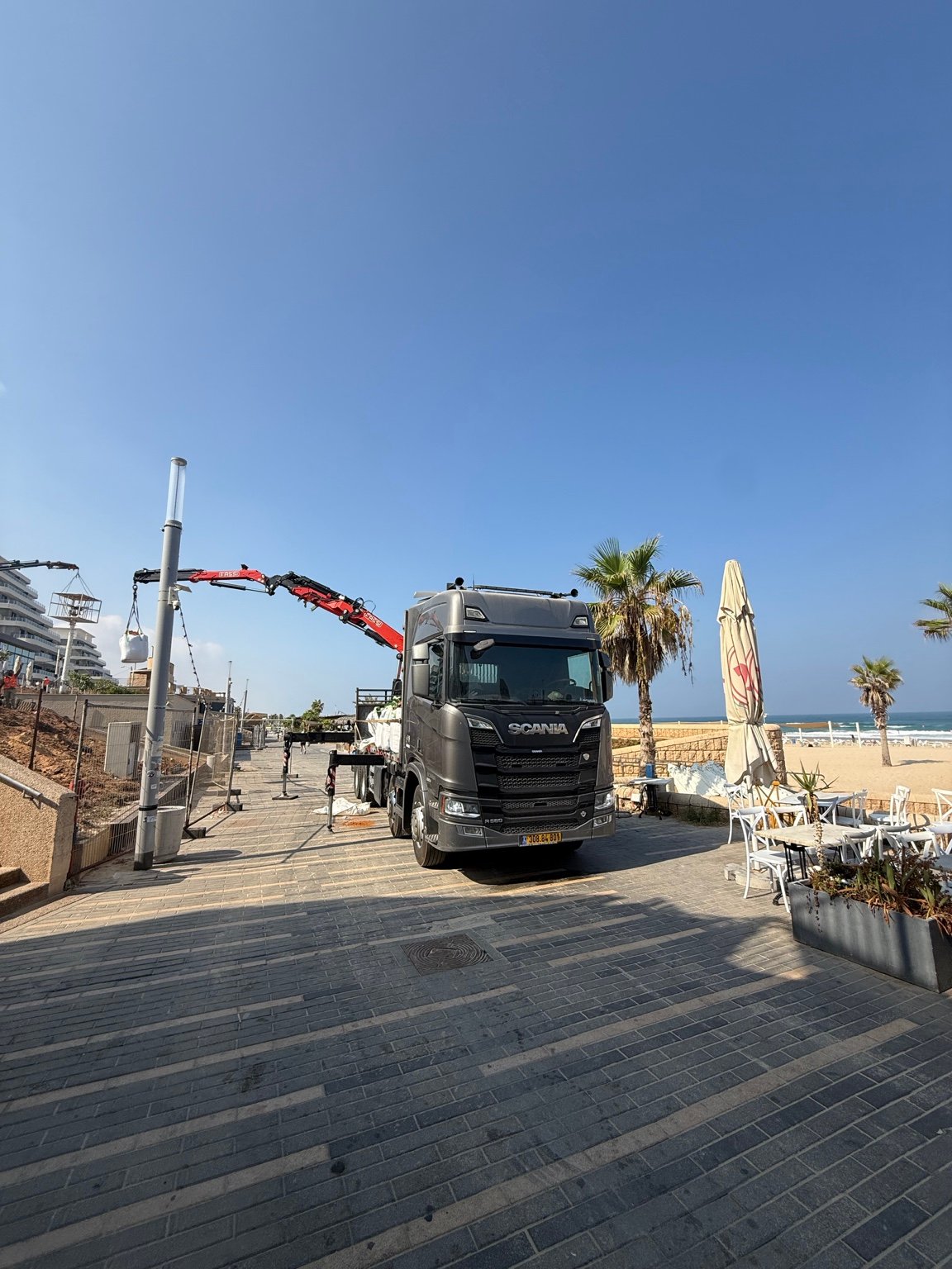 עבודת מנוף והובלה של מינאי הובלות ומנופים בע״מ